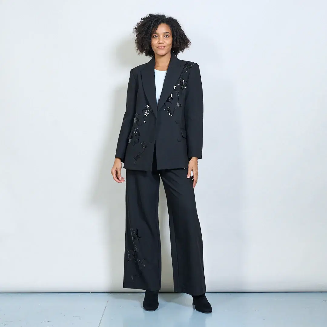 Tailored blazer with floral embroidery details