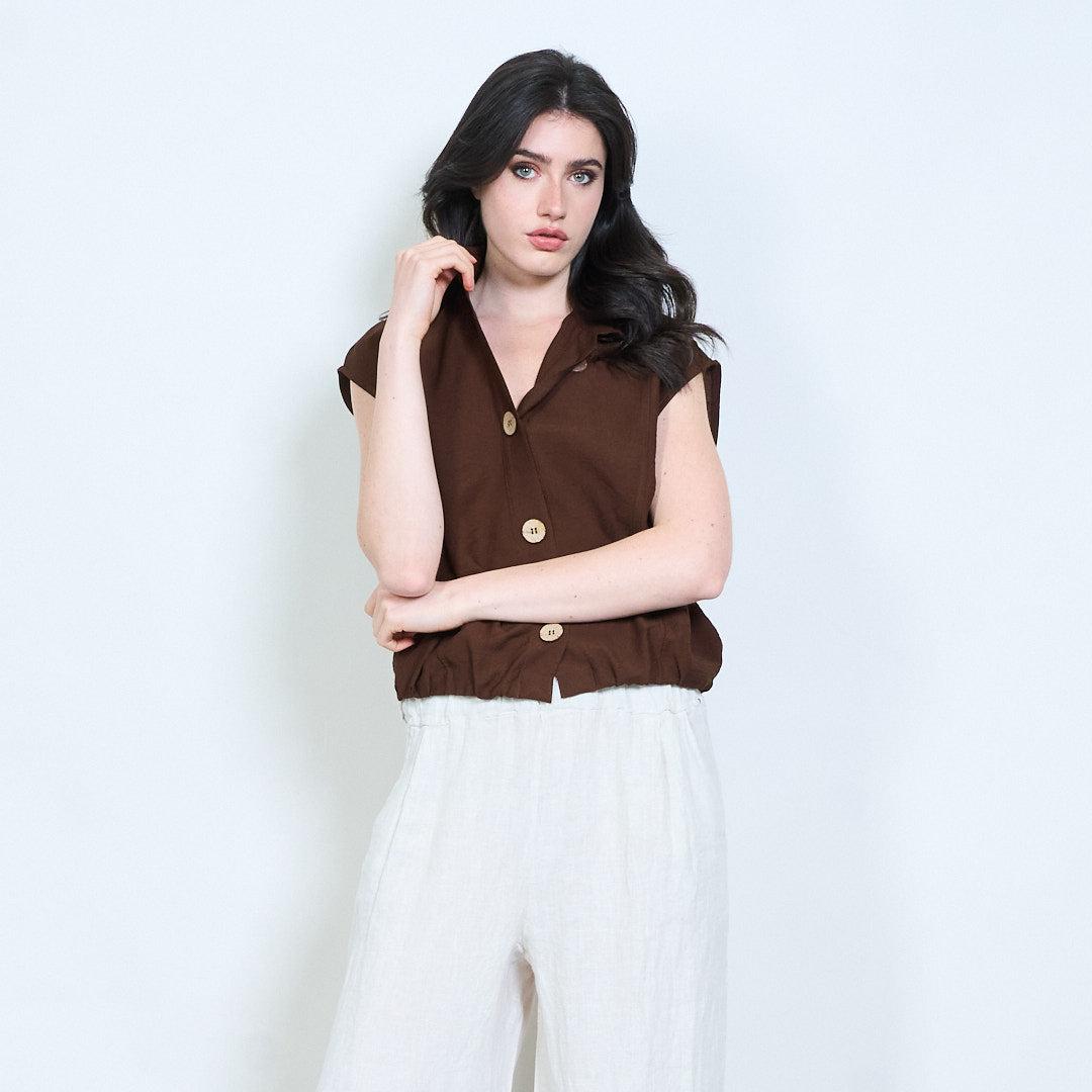 Structured sleeveless button front cropped blouse